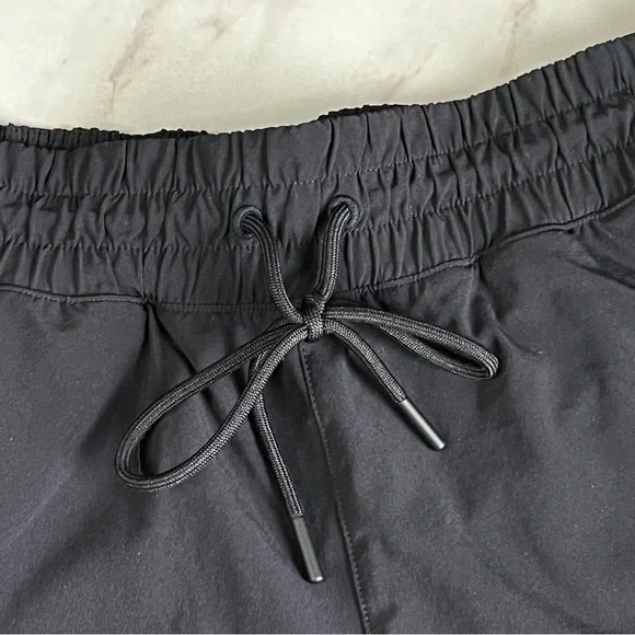 Athleta Black Crossroads High Rise Featherweight Athletic Shorts Women’s Size XS - Picture 10 of 11